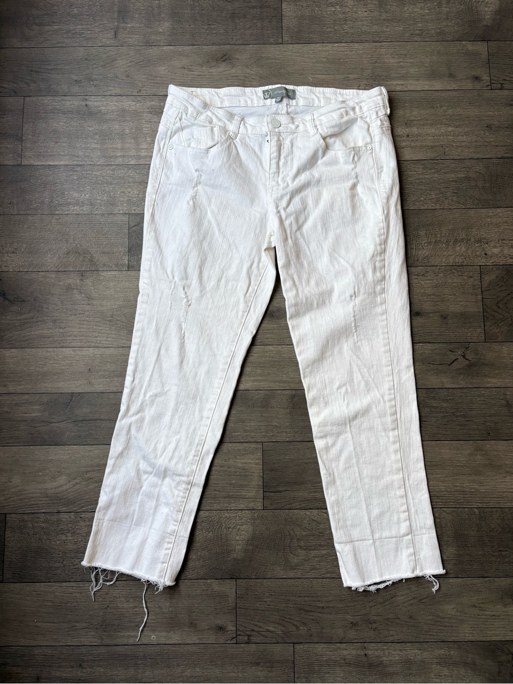 Wit & Wisdom White Straight-Leg Capri Jeans - Clean Casual Style